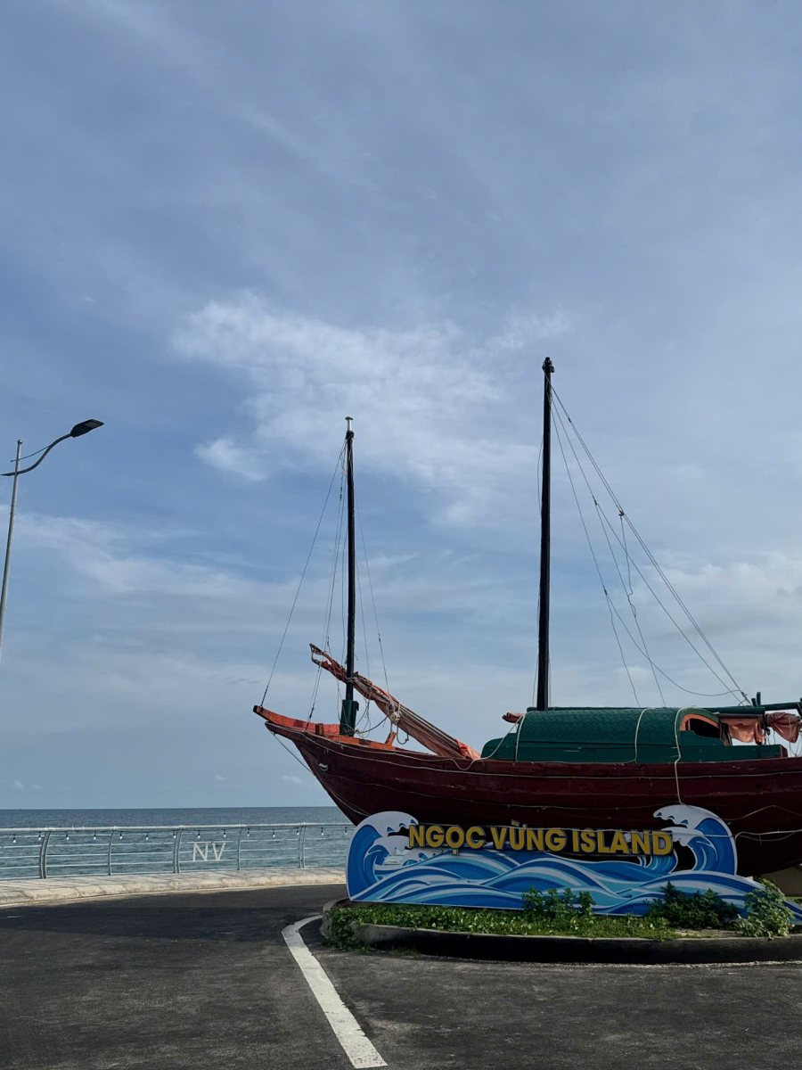 Hòn đảo hoang sơ ít người biết đến ở Quảng Ninh