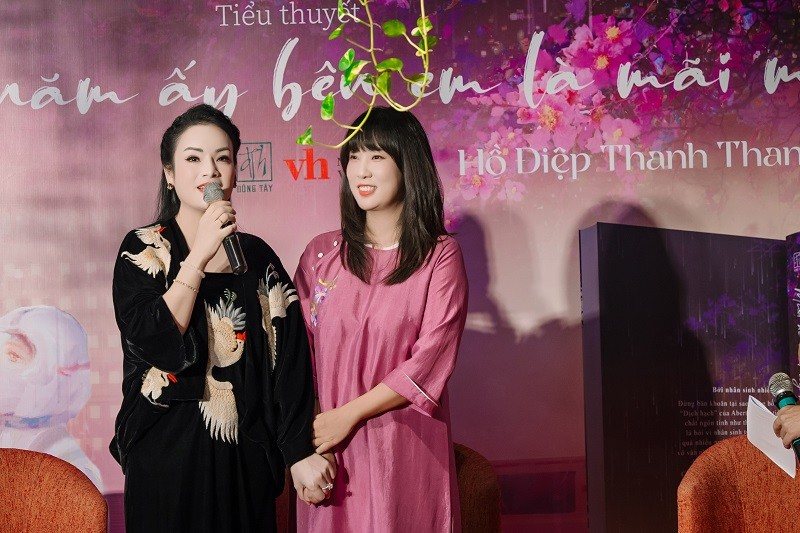Tân Nhàn dành 100 triệu mua tiểu thuyết tặng sinh viên