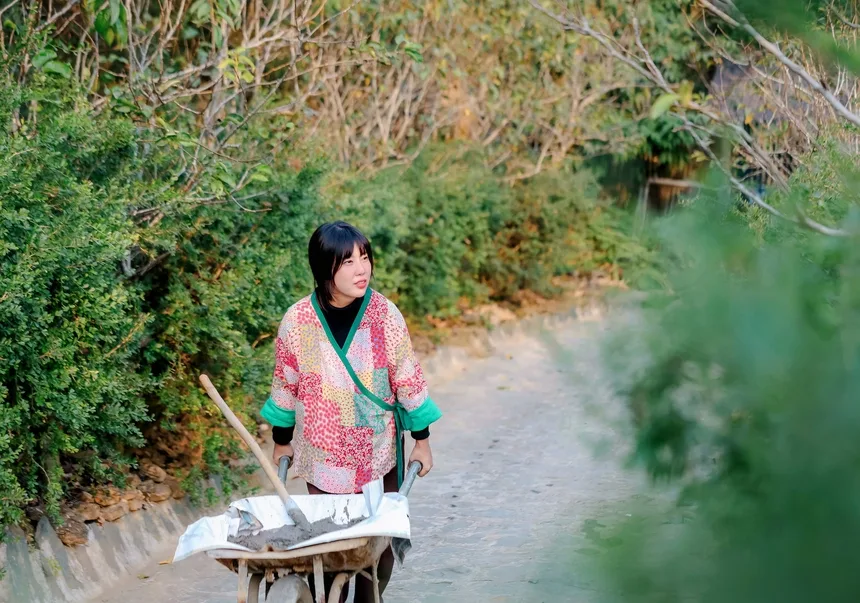 Khoảnh khắc bình yên ngày cận Tết trong khu vườn thơ mộng