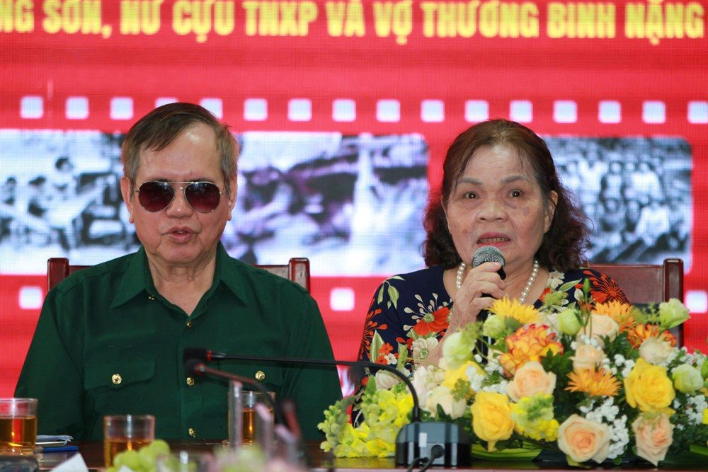 Tình yêu đẹp hơn cả tiểu thuyết của người thương binh mù